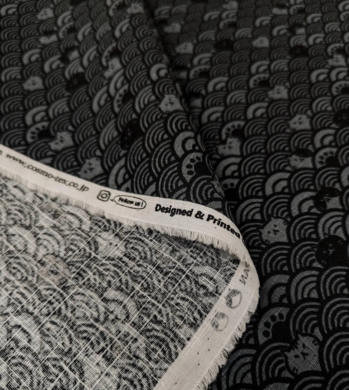Cosmo | Wave Cats | Black with Grey